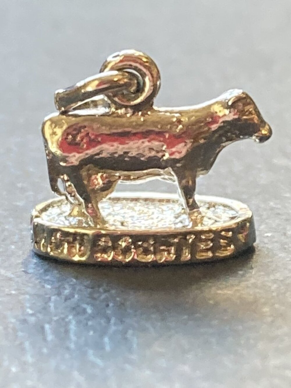 Charming pair: Woodstock Snow Countess + Bonus thimble